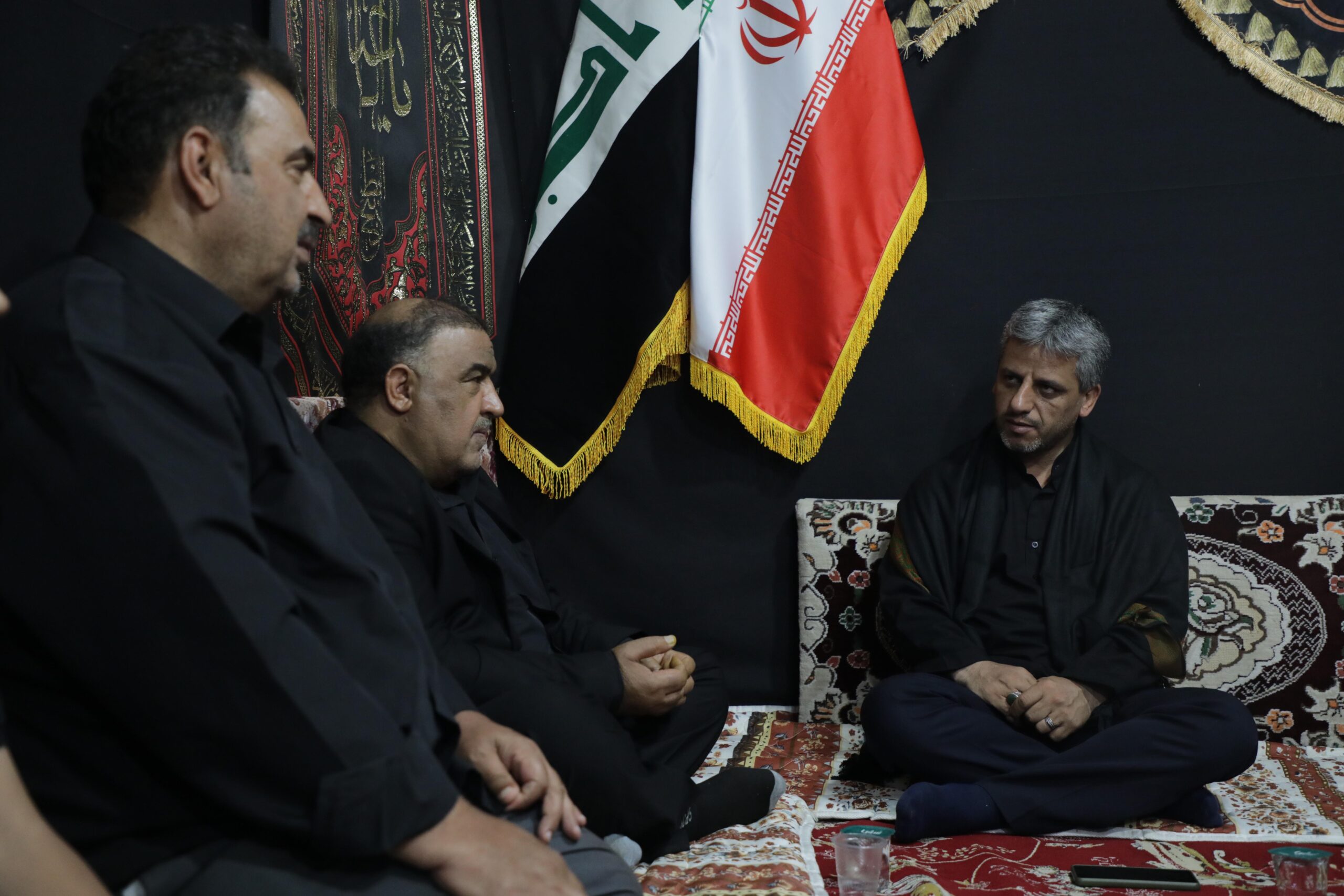 ارتباط صمیمانه ملت ایران و عراق خاری در چشم دشمنان است ارتباط صمیمانه ملت ایران و عراق خاری در چشم دشمنان است