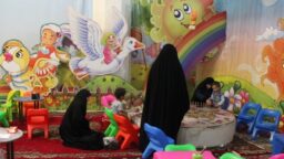 آموزش مفاهیم و حفظ قرآن به نونهالان در حرم مطهر بانوی کرامت