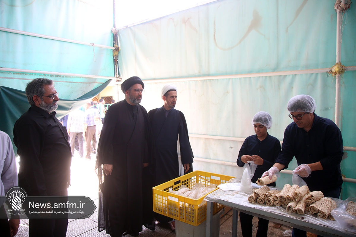 بازدید معاون فرهنگی حرم بانوی کرامت از خدمت‌رسانی مواکب به زائران اربعین