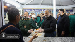 خادمی فرمانده سپاه و شهردار قم برای زائران حرم حضرت معصومه (س)