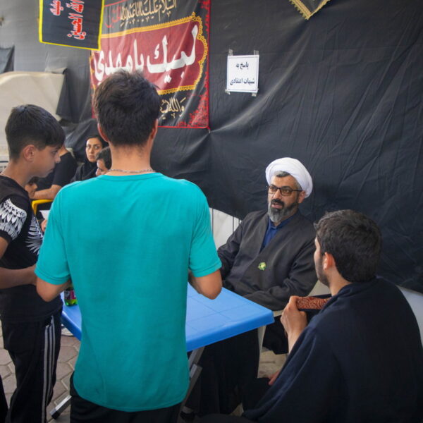 پاسخگویی به سؤالات شرعی زائران اربعین حسینی در موکب حرم بانوی کرامت