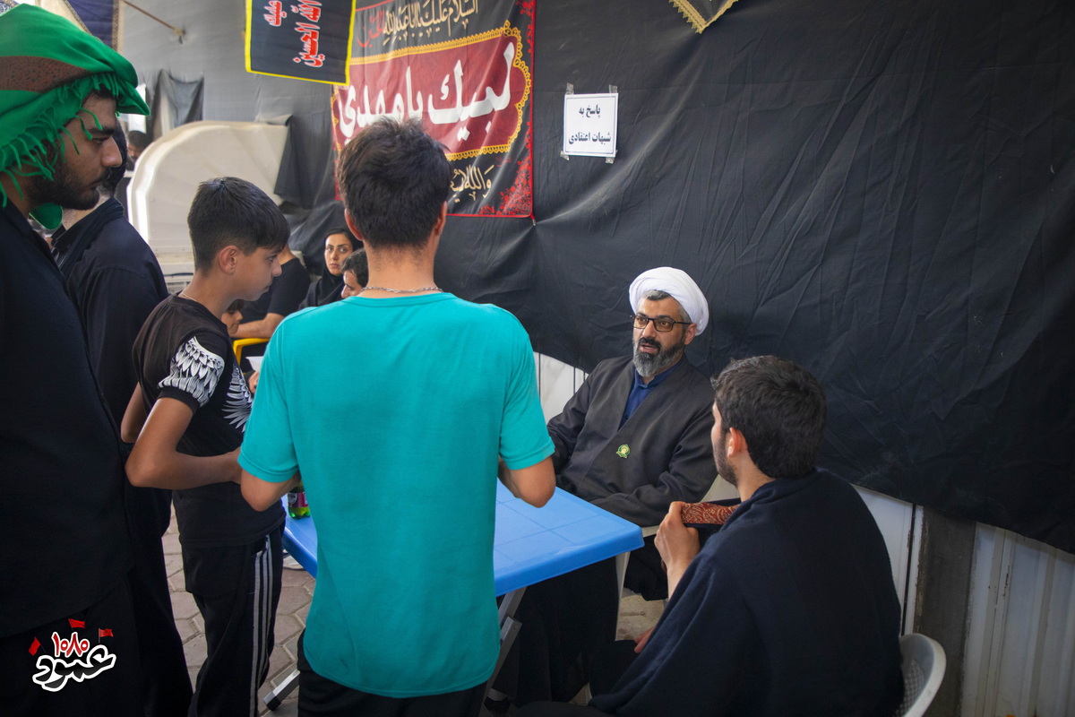 پاسخگویی به سؤالات شرعی زائران اربعین حسینی در موکب حرم بانوی کرامت