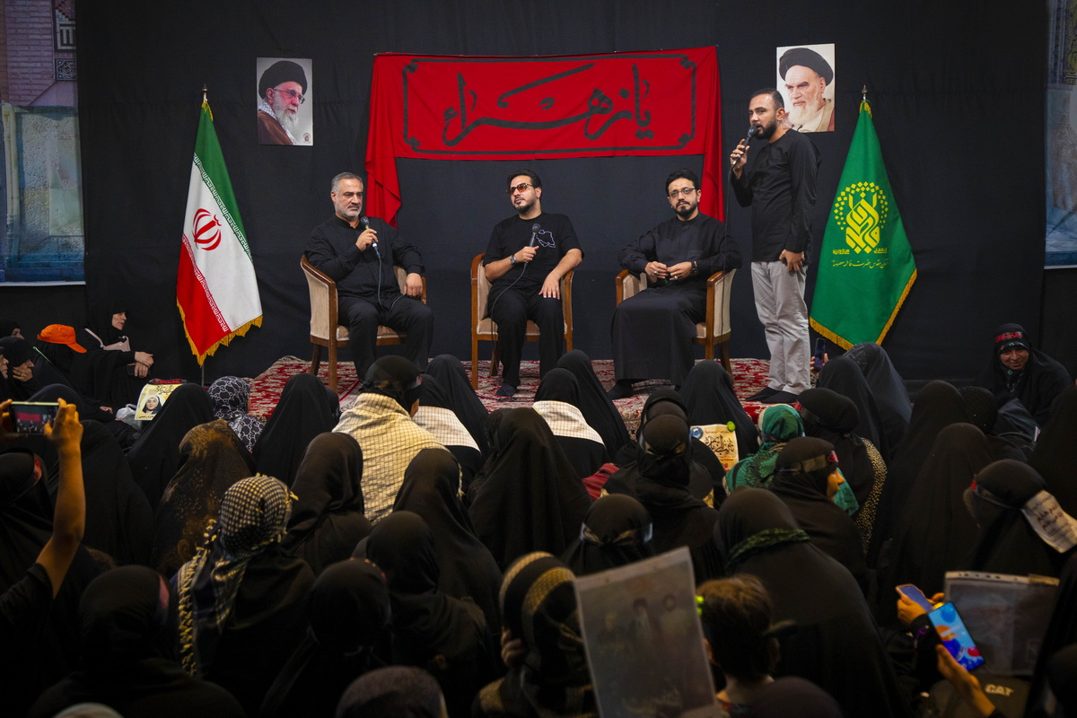 برپایی محفل قرآنی در موکب عمود ۱۰۸۰ با حضور عوامل برنامه محفل