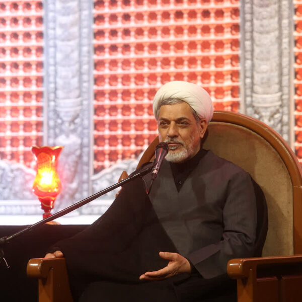 استکبار ستیزی و خدمت به مؤمنین از شروط همراهی با اهل بیت(ع) است