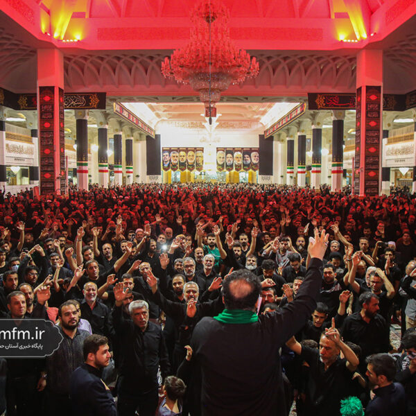 قرائت زیارت اربعین در حرم حضرت فاطمه معصومه (س)