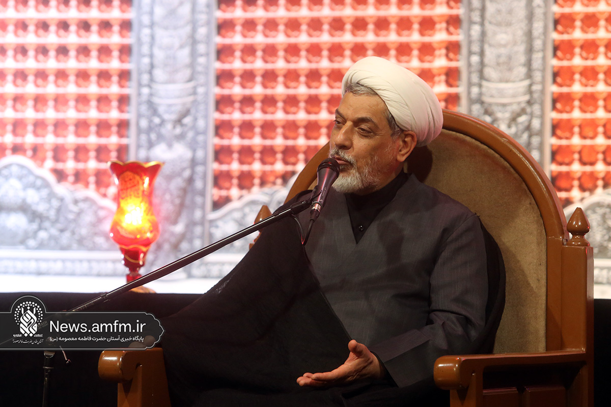 نوکری امام حسین(ع) انسان را آقای عالم میکند نوکری امام حسین(ع) انسان را آقای عالم میکند