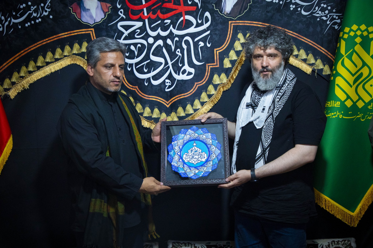 تقدیر مدیر موکب حرم بانوی کرامت از معاون سیمای سازمان صداوسیما تقدیر مدیر موکب حرم بانوی کرامت از معاون سیمای سازمان صداوسیما