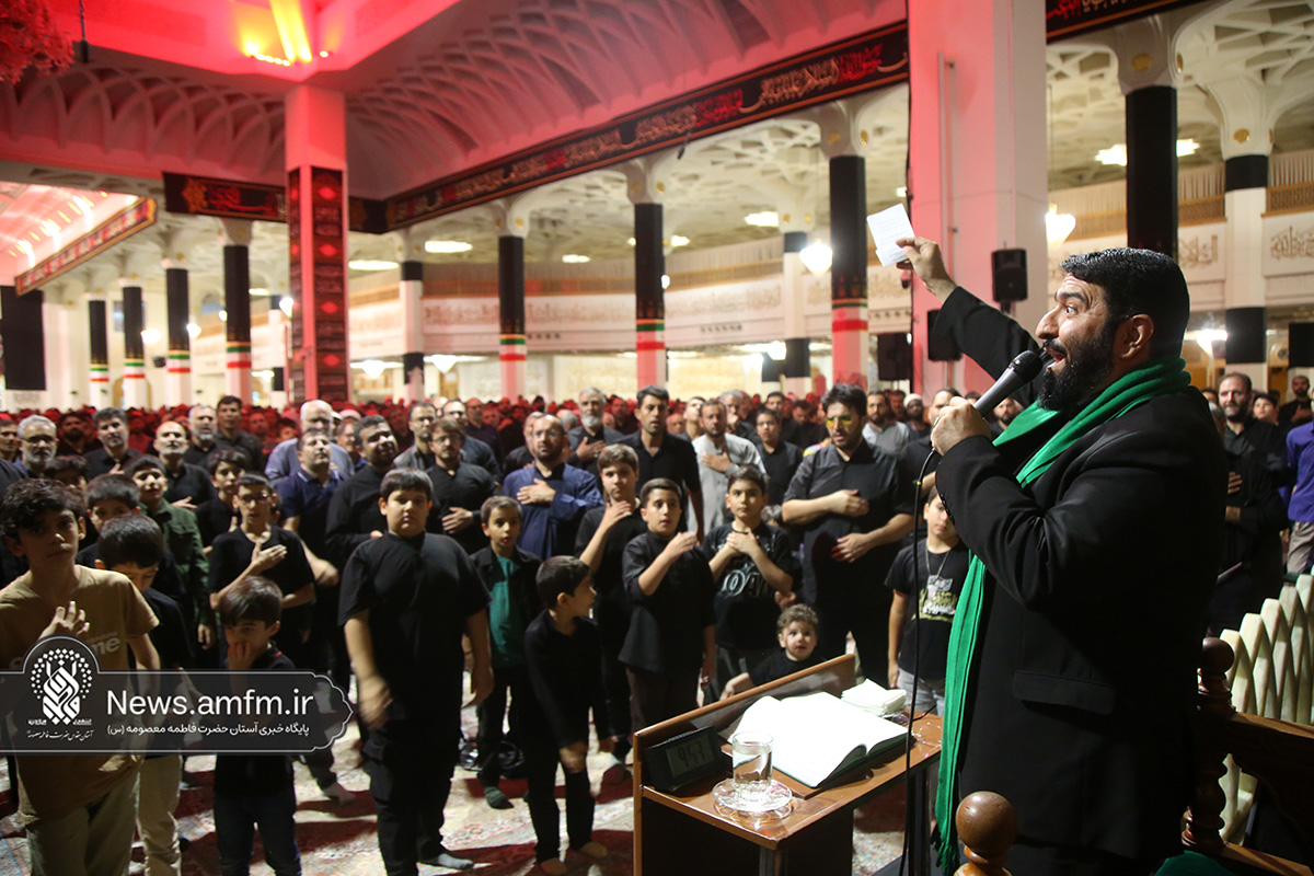 عزاداری زائران حرم قم در شب رحلت پیامبر(ص) و شهادت امام مجتبی (ع)
