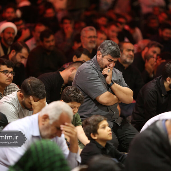 عزاداری زائران حرم بانوی کرامت در شب شهادت امام حسن عسکری (ع)