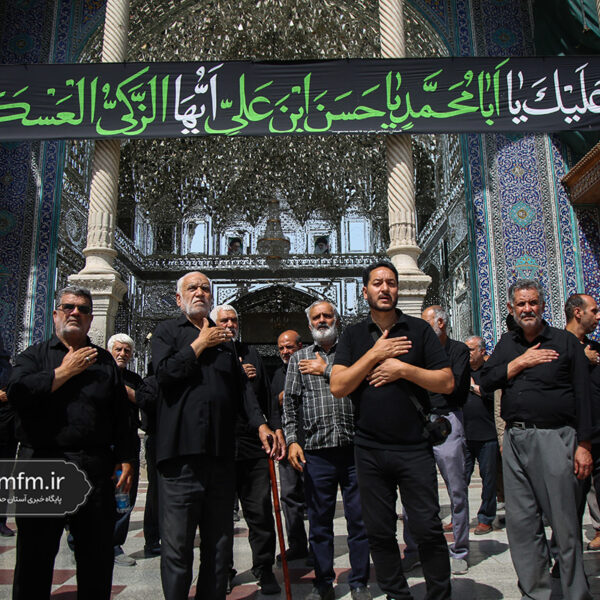 حضور دسته‌های عزاداری شهادت امام حسن عسکری(ع) در حرم کریمه اهل‌بیت(س)
