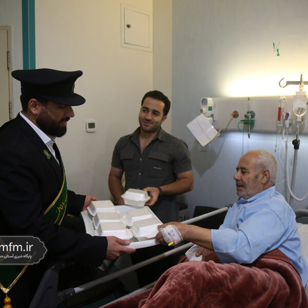 توزیع ۲۵ هزار بسته کیک میلاد پیامبر(ص) در میان مردم