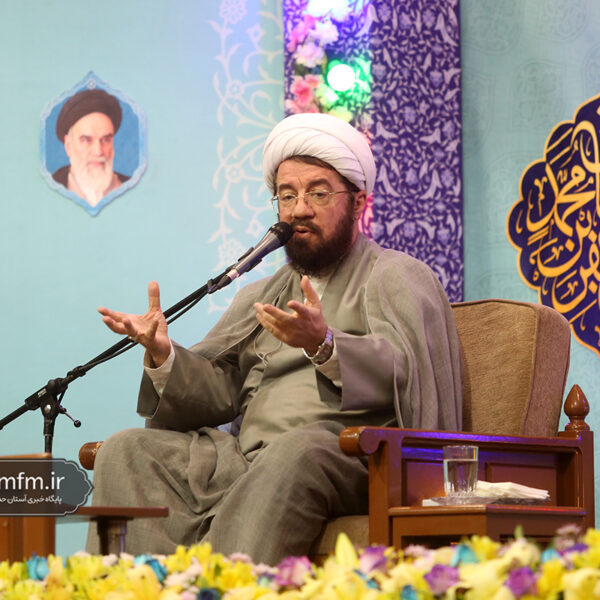 انس با قرآن شرط بهره‌مندی از هدایت پیامبر(ص) است