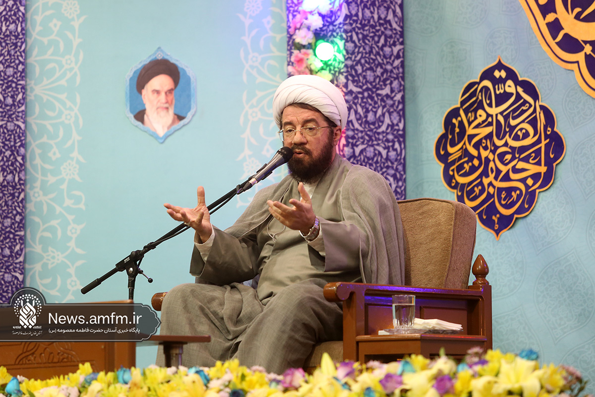 انس با قرآن شرط بهرهمندی از هدایت پیامبر(ص) است انس با قرآن شرط بهرهمندی از هدایت پیامبر(ص) است