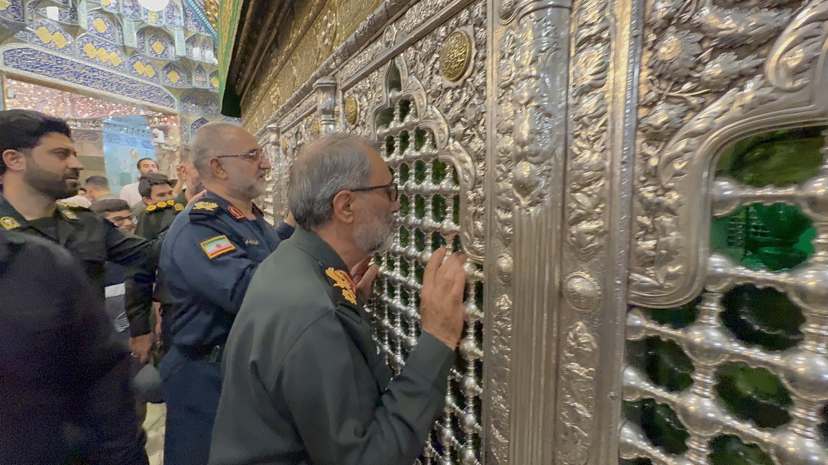 تشرف جانشین فرمانده کل فراجا به زیارت حرم مطهر بانوی کرامت