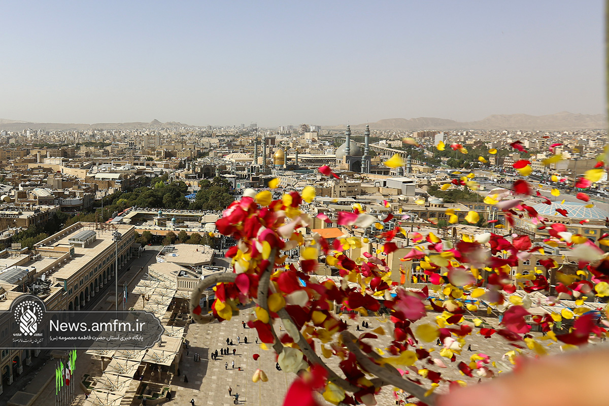 گلباران حرم حضرت معصومه (س) در سالروز ورود بانوی کرامت به قم