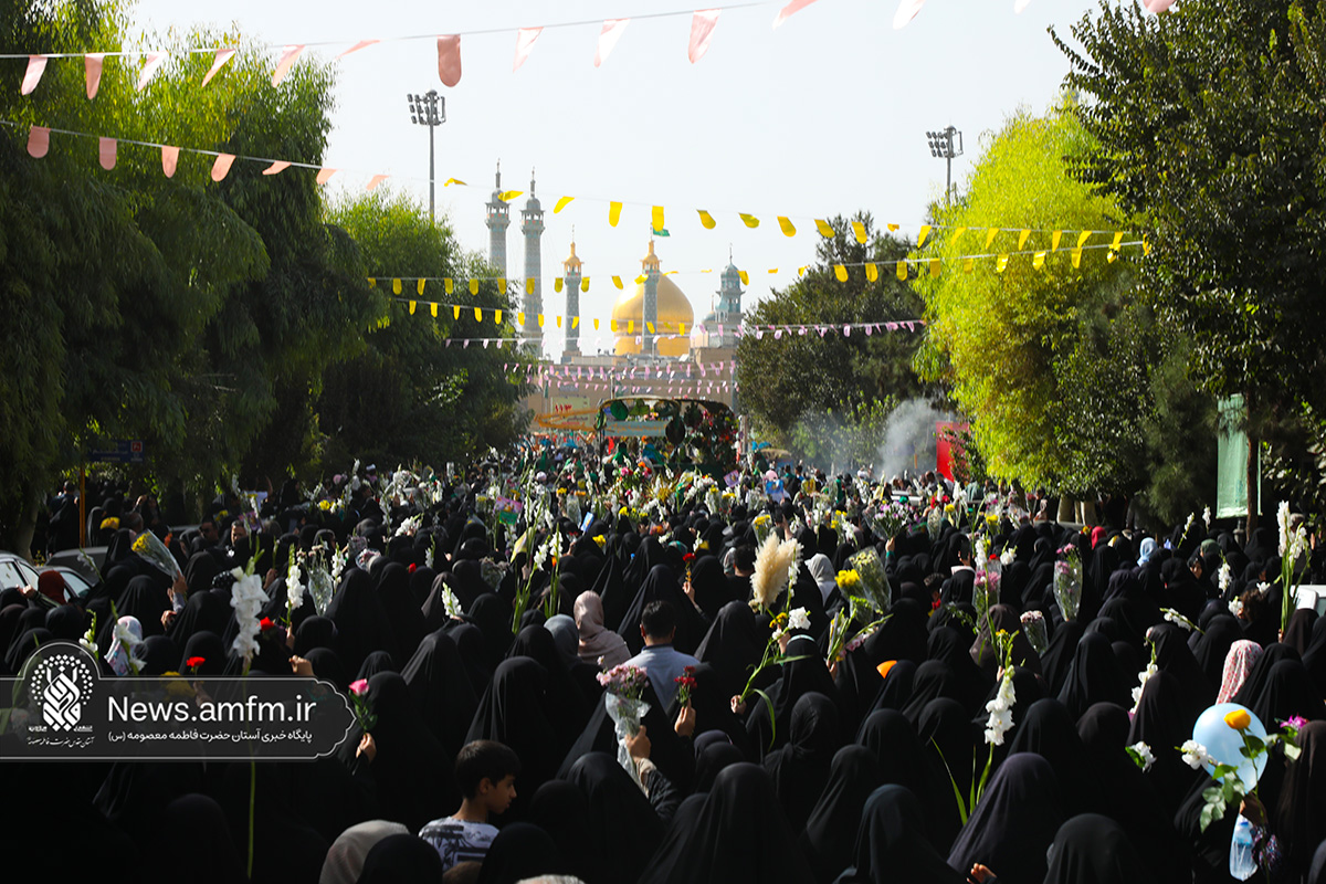 استقبال پرشور مردم از کاروان نمادین ورود حضرت معصومه(س) به قم