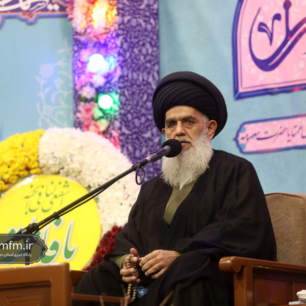 تمسک به حضرت معصومه(س) باعث اتصال به زنجیره ولایت می‌شود