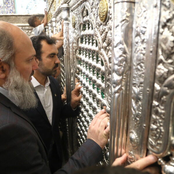 تشرف وزیر تجارت و بازرگانی پاکستان به حرم حضرت فاطمه معصومه(س)