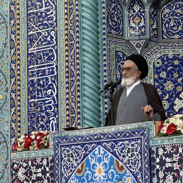 مذاکره در شرایط کنونی ضرر محض است/ باید صدای واحدی از ایران شنیده شود