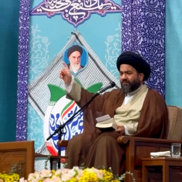 دشمن می‌خواهد خودباوری را از جامعه بگیرد