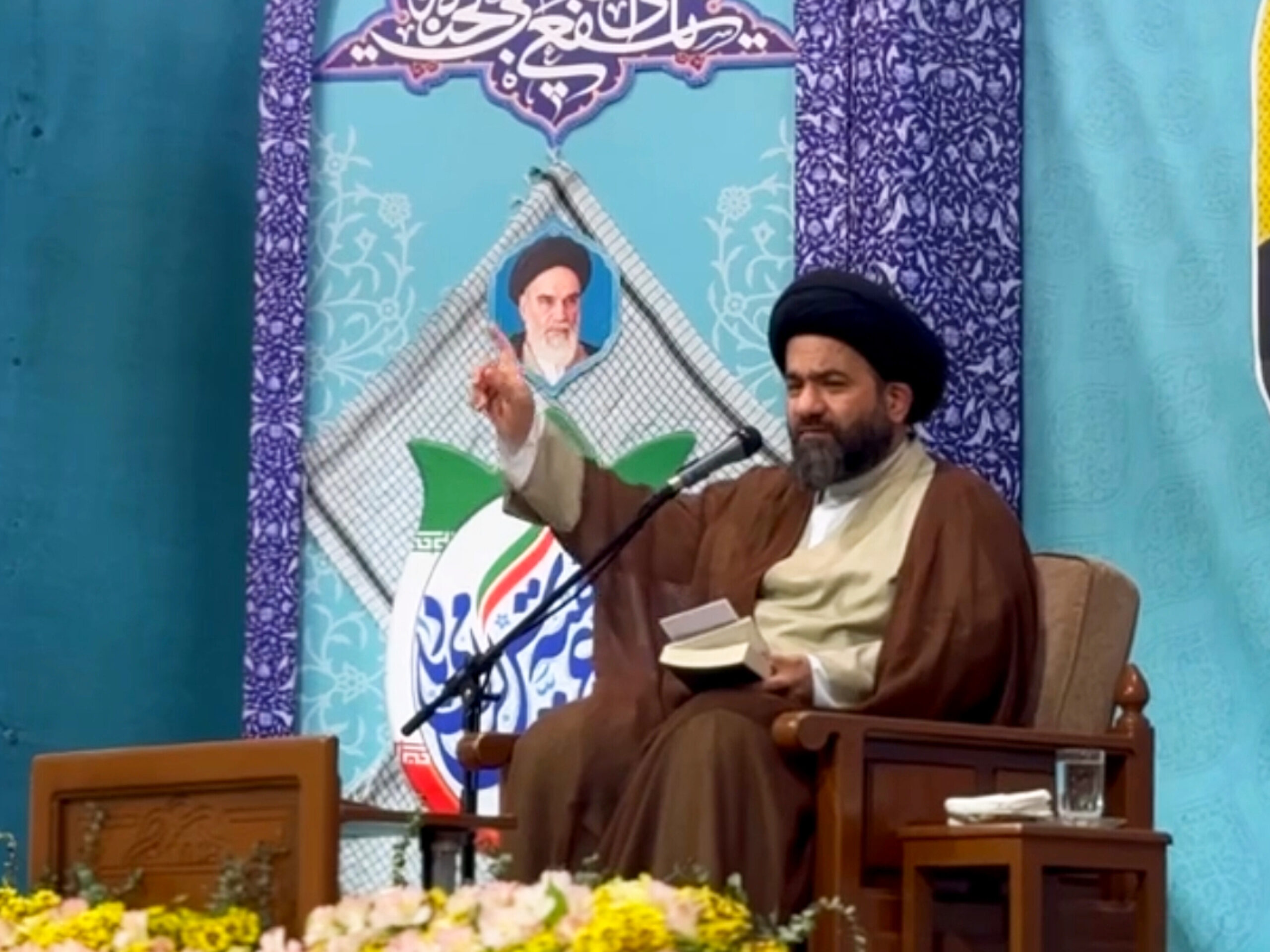 دشمن می‌خواهد خودباوری را از جامعه بگیرد