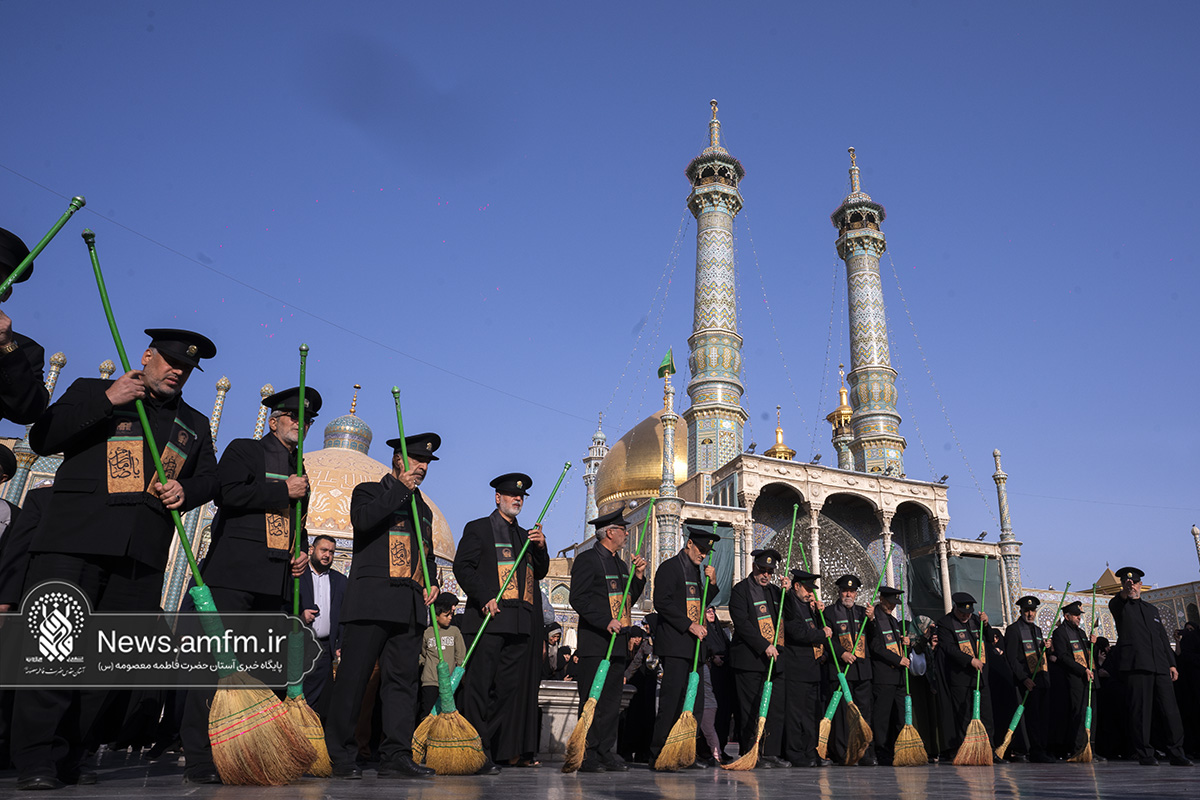 برگزاری آیین جاروکشی حرم اختالرضا(س) با حضور خادمان آستان قدس رضوی برگزاری آیین جاروکشی حرم اختالرضا(س) با حضور خادمان آستان قدس رضوی