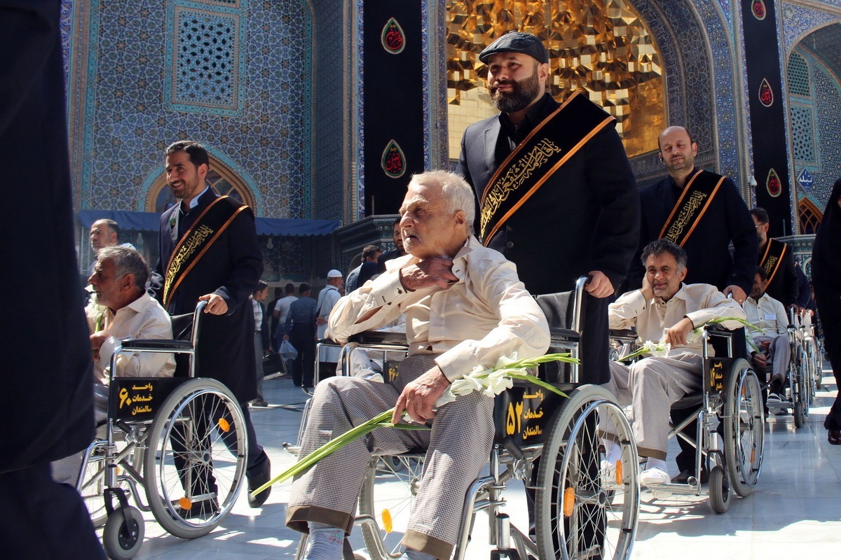 ارائه خدمات ویژه به زائران سالمند و کم‌توان در حرم مطهر حضرت معصومه(س)