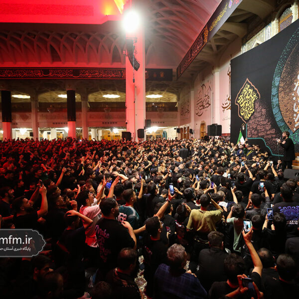 عزاداری جوانان در رثای بانوی کرامت در حرم مطهر
