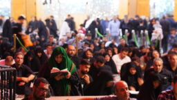 مناجات نیمه شب زائران با چشمانی پر از اشک در عزای حضرت معصومه (س)