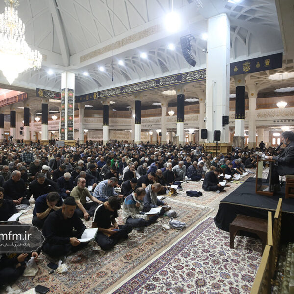 دعای ندبه حرم مطهر با حضور پرشور مردم در سالروز رحلت حضرت معصومه (س)