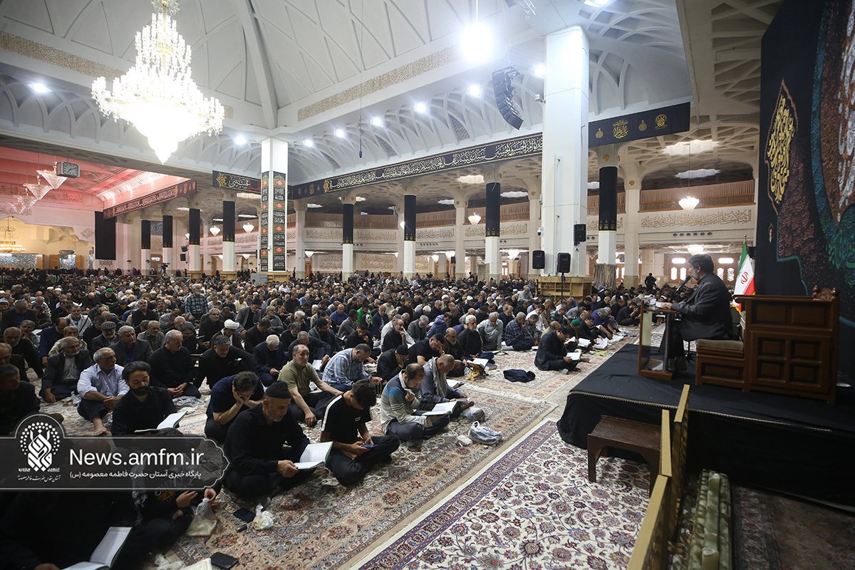 دعای ندبه حرم مطهر با حضور پرشور مردم در سالروز رحلت حضرت معصومه (س)