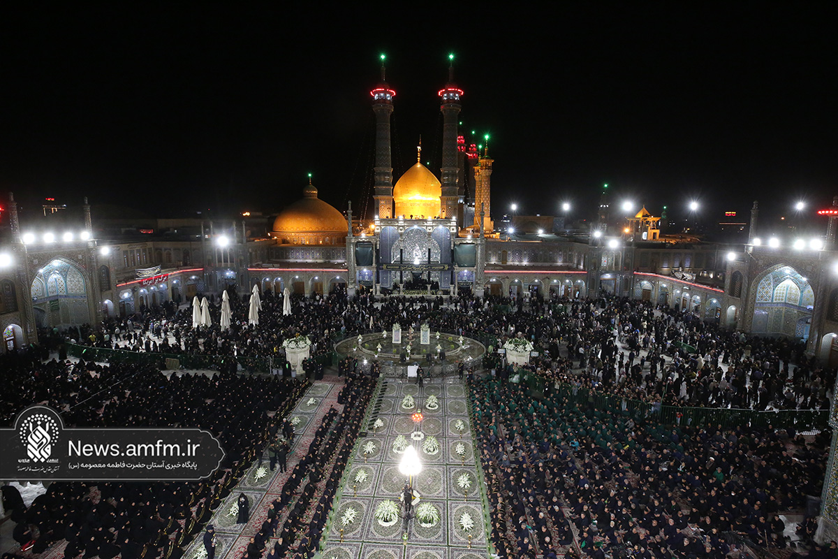 آیین شمعدان‌گردانی خادمان حرم مطهر در شام رحلت بانوی کرامت برگزار شد