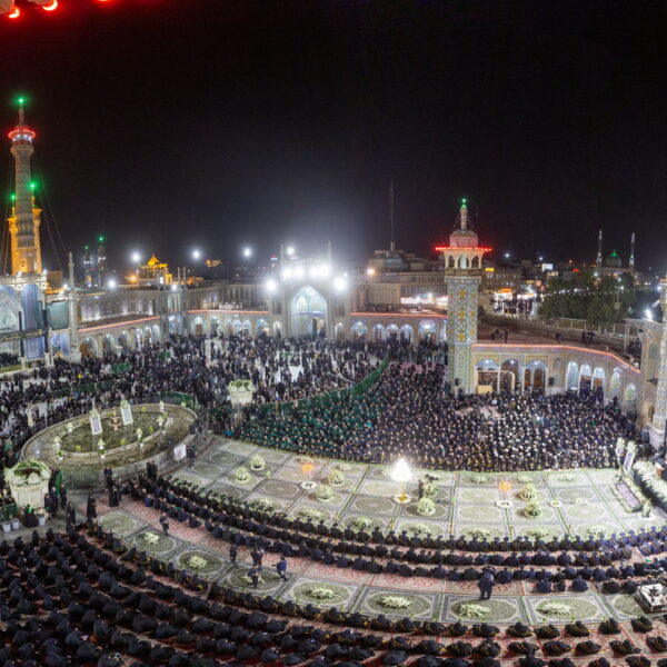 نور شمعدان‌ها، اشک خادمان و قلب‌هایی که به عشق خدمت می‌تپد