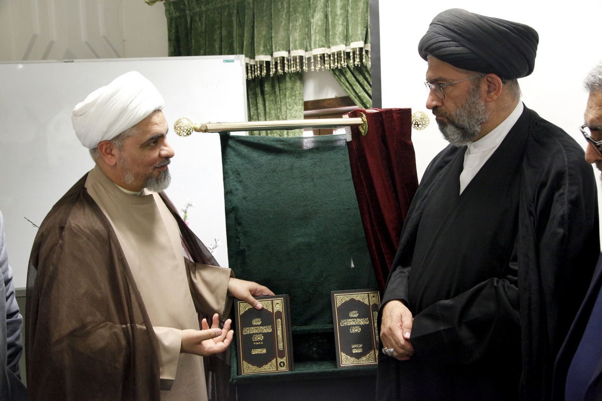 موسوعه «مستندات تروریست القاعده و داعش در عراق» در کتابخانه فاطمی رونمایی شد موسوعه «مستندات تروریست القاعده و داعش در عراق» در کتابخانه فاطمی رونمایی شد