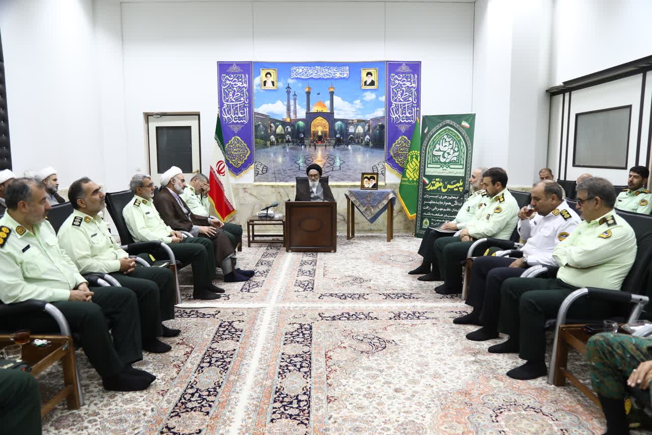 دیدار فرمانده انتظامی استان قم با آیت الله سعیدی به مناسبت روز نیروی انتظامی