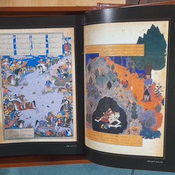 نگهداری بیش از ۱۳۰۰ اثر نفیس در گنجینه نفایس کتابخانه فاطمی