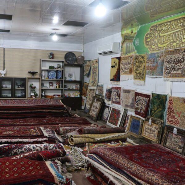 عرضه فرش‌های متبرک حرم بانوی کرامت از امروز