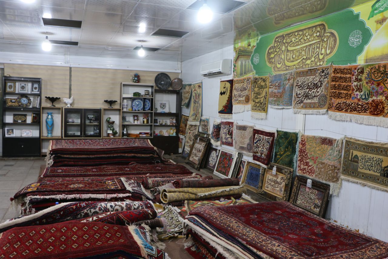 عرضه فرشهای متبرک حرم بانوی کرامت از امروز عرضه فرشهای متبرک حرم بانوی کرامت از امروز