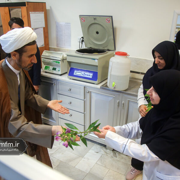 تکریم پرستاران دارالشفای حرم مطهر حضرت معصومه (س) +تصاویر