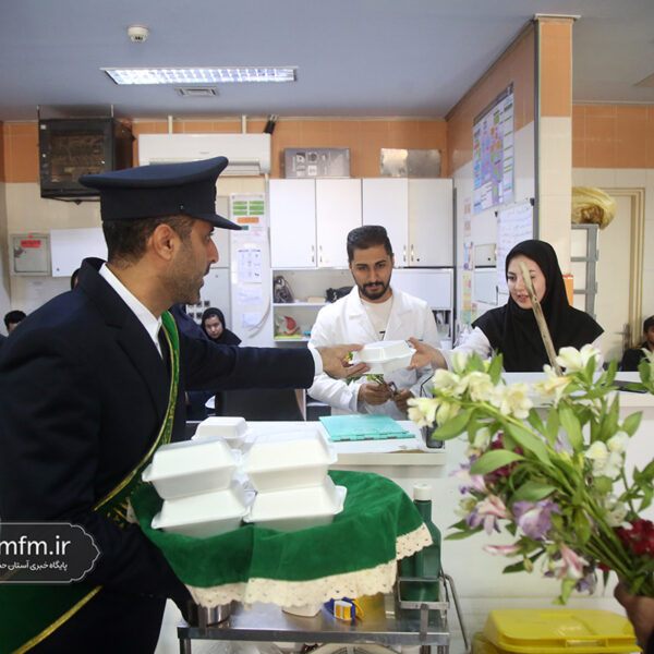 کام پرستاران قمی با کیک میلاد حضرت زینب (شد) شیرین شد