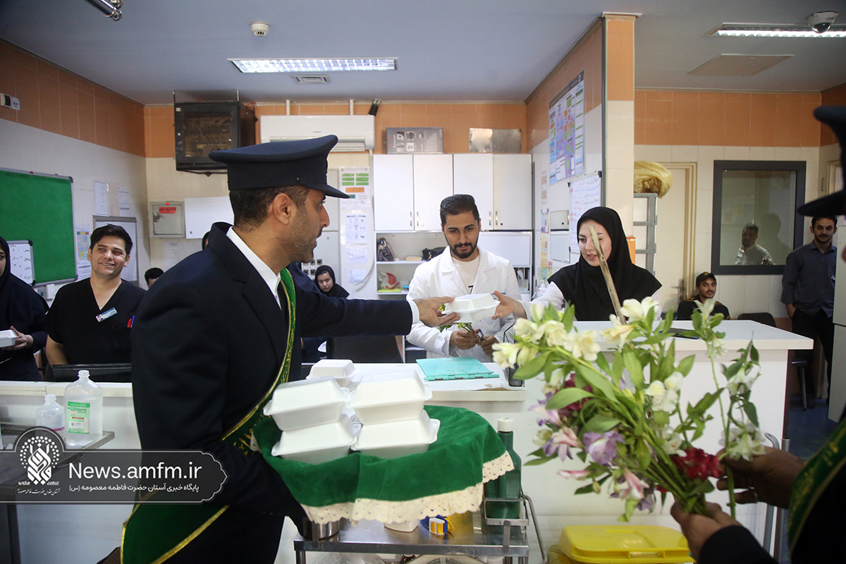 کام پرستاران قمی با کیک میلاد حضرت زینب (شد) شیرین شد