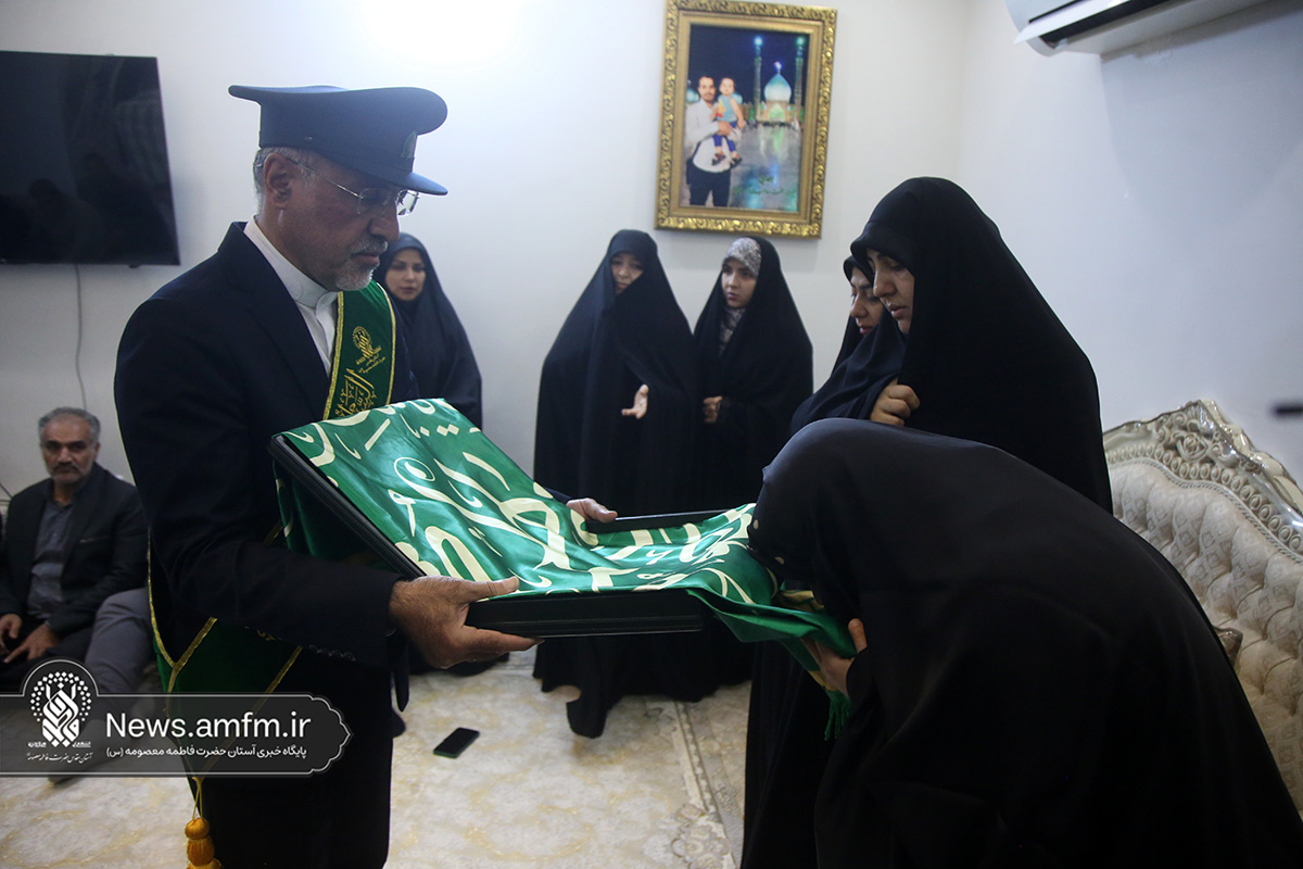 تکریم سه همسر شهید مدافع حرم با حضور سفیران کریمه اهل بیت(س) + تصاویر