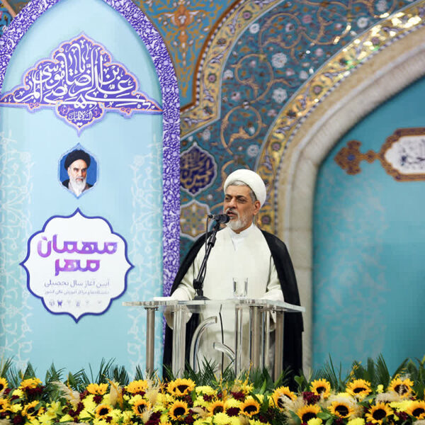 فریب جریان‌های انحرافی در فضای دانشگاه را نخورید