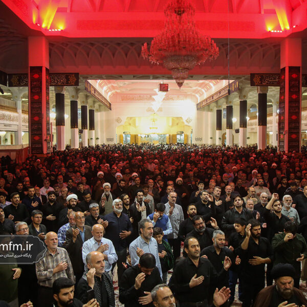 عزاداری زائران حرم بانوی کرامت در سوگ مادر سادات