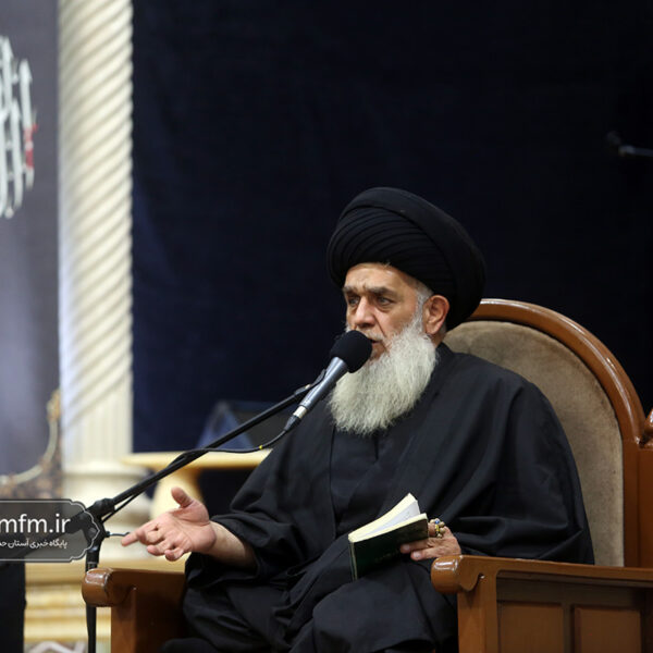 جانبازان و خانواده‌های آنان الگوهای عملی وفاداری و ایثار هستند