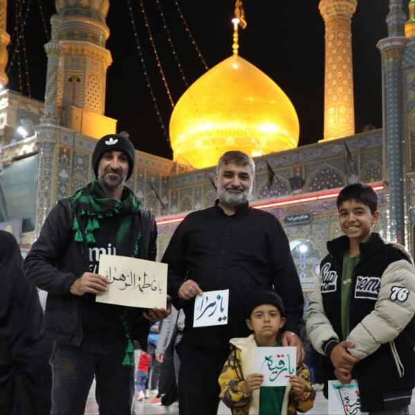 میز خوشنویسی اسامی و القاب حضرت فاطمه زهرا (س) در حرم بانوی کرامت