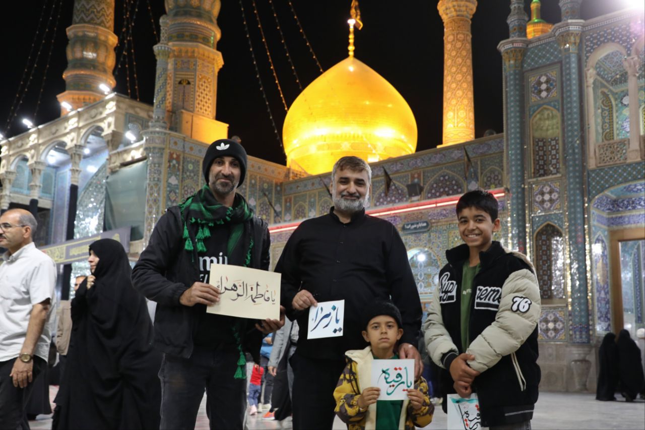 میز خوشنویسی اسامی و القاب حضرت فاطمه زهرا (س) در حرم بانوی کرامت