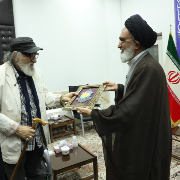 تجلیل از مالک اشتر سینمای ایران با اعطای نشان فاطمی و خادمی حرم بانوی کرامت