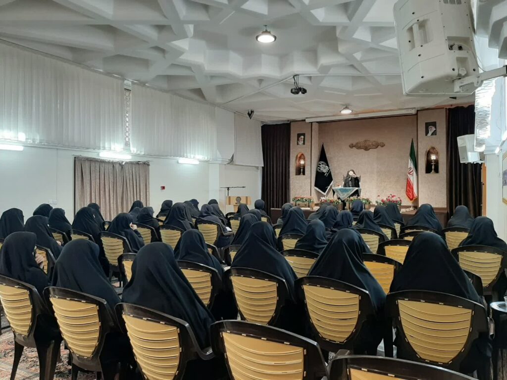 হযরত মাসুমা (সা.আ.)-এর মাজারের ব্যবস্থপনার দায়িত্বে ৬০০ জন মহিলা খাদেম পারিবারিক সমস্যার ধর্মীয় সমাধানের প্রশিক্ষন নিচ্ছেন।