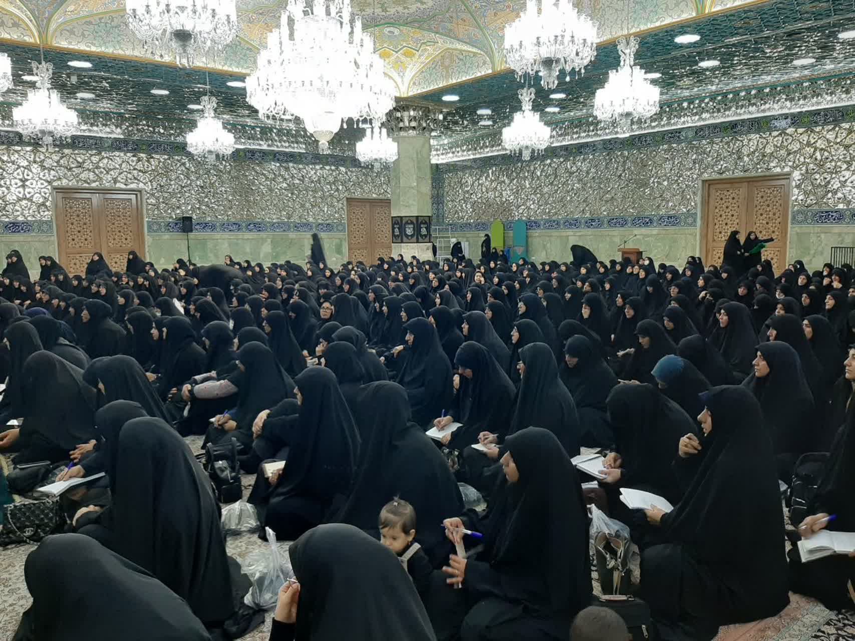 ۶۰۰ خادم خواهر با راهکارهای دینی حل مشکلات خانواده آشنا می‌شوند